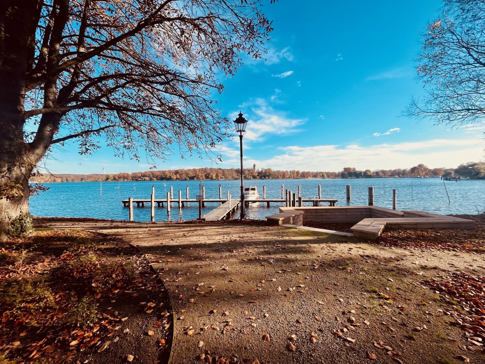 modernes und komfortables Wohnen am Wasser  
