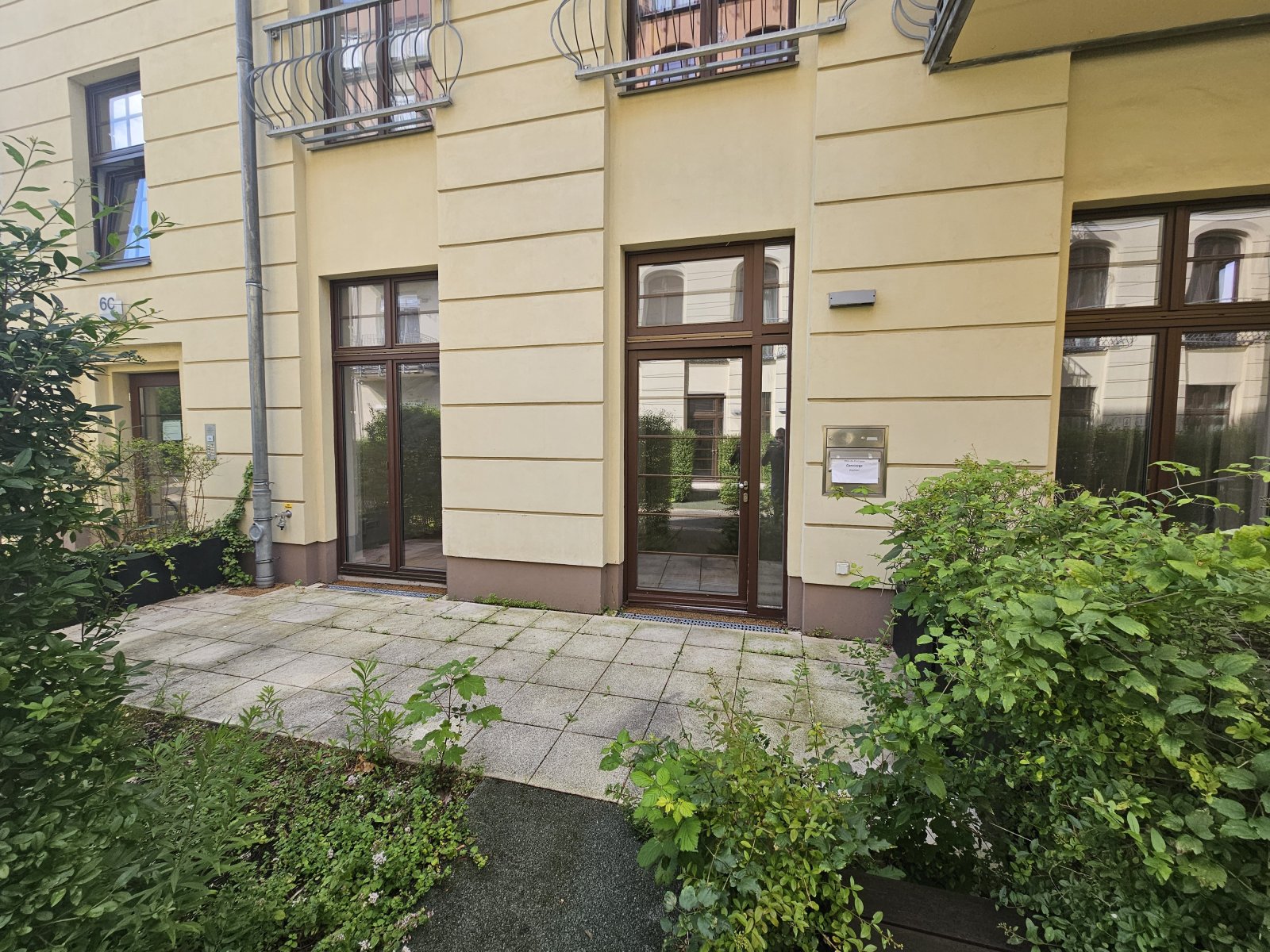 1 geräumiges Zimmer direkt in Mitte