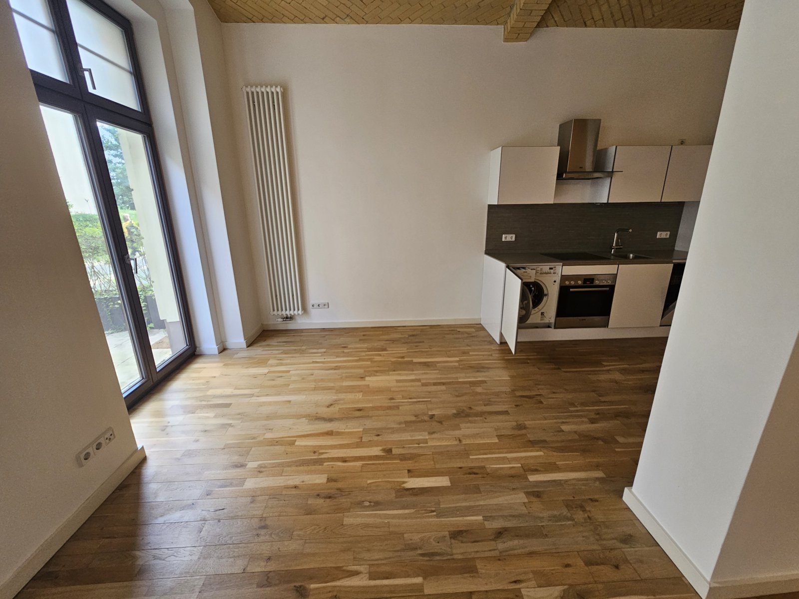 1 geräumiges Zimmer direkt in Mitte