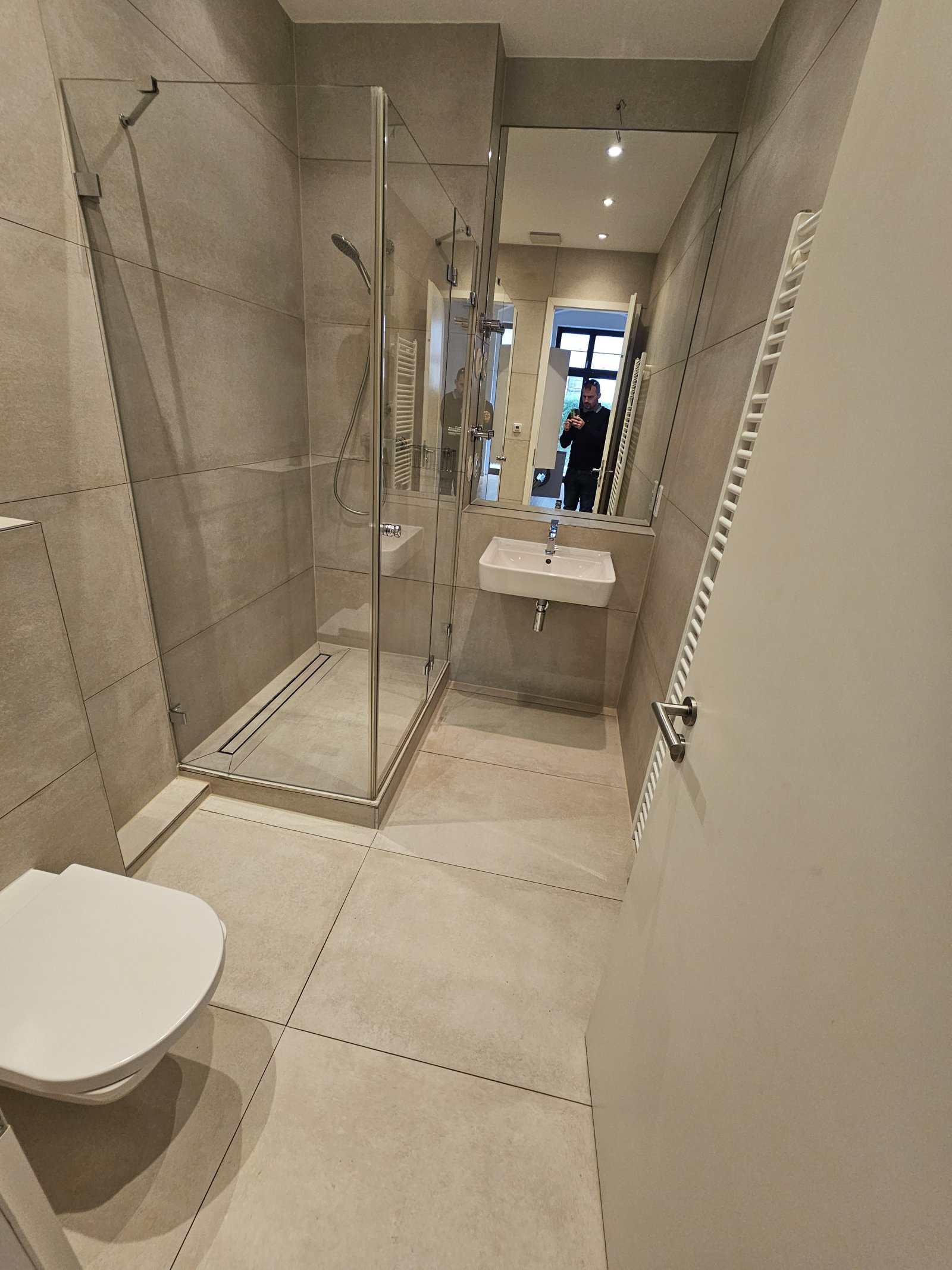 1 geräumiges Zimmer direkt in Mitte