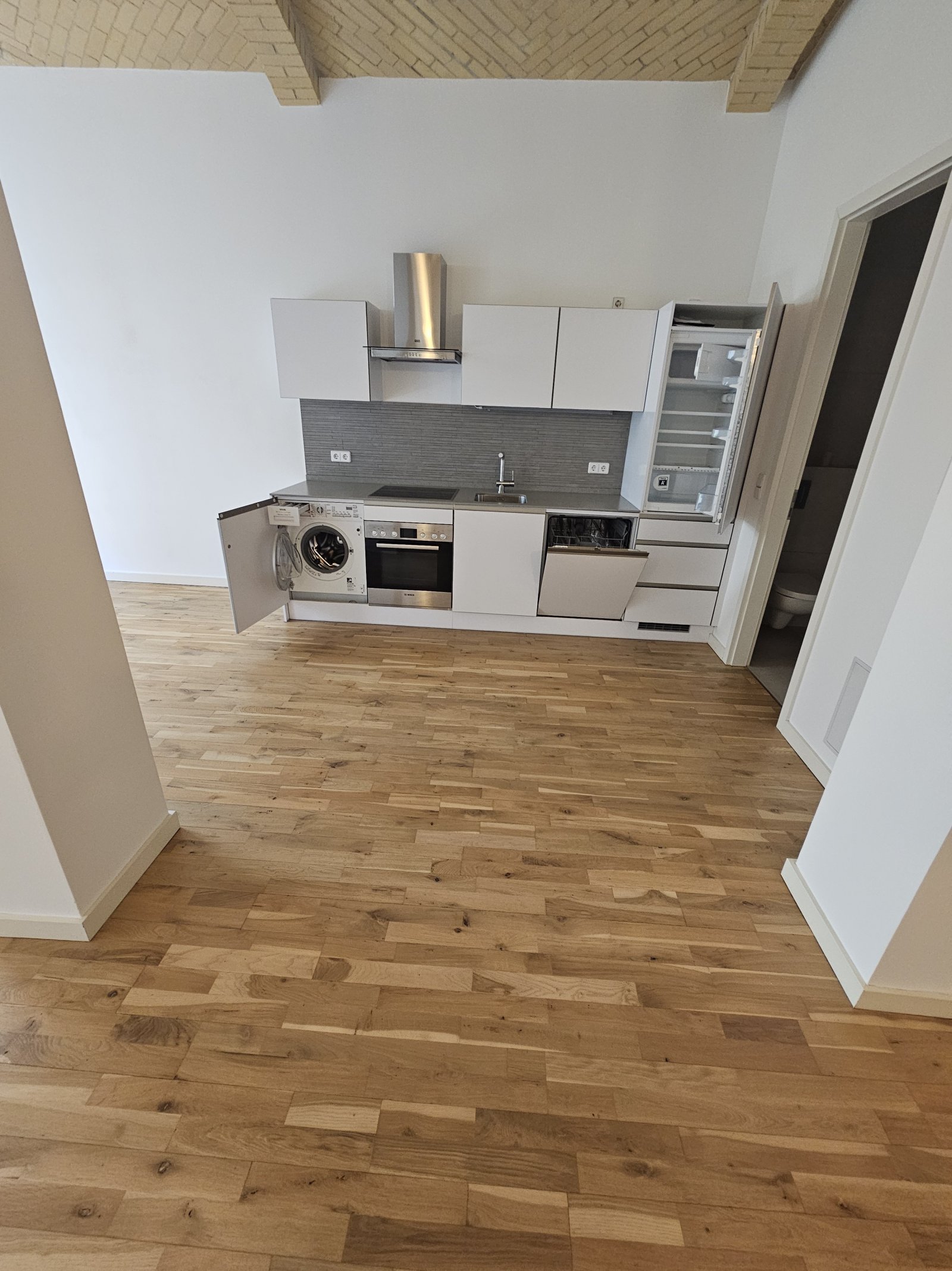 1 geräumiges Zimmer direkt in Mitte