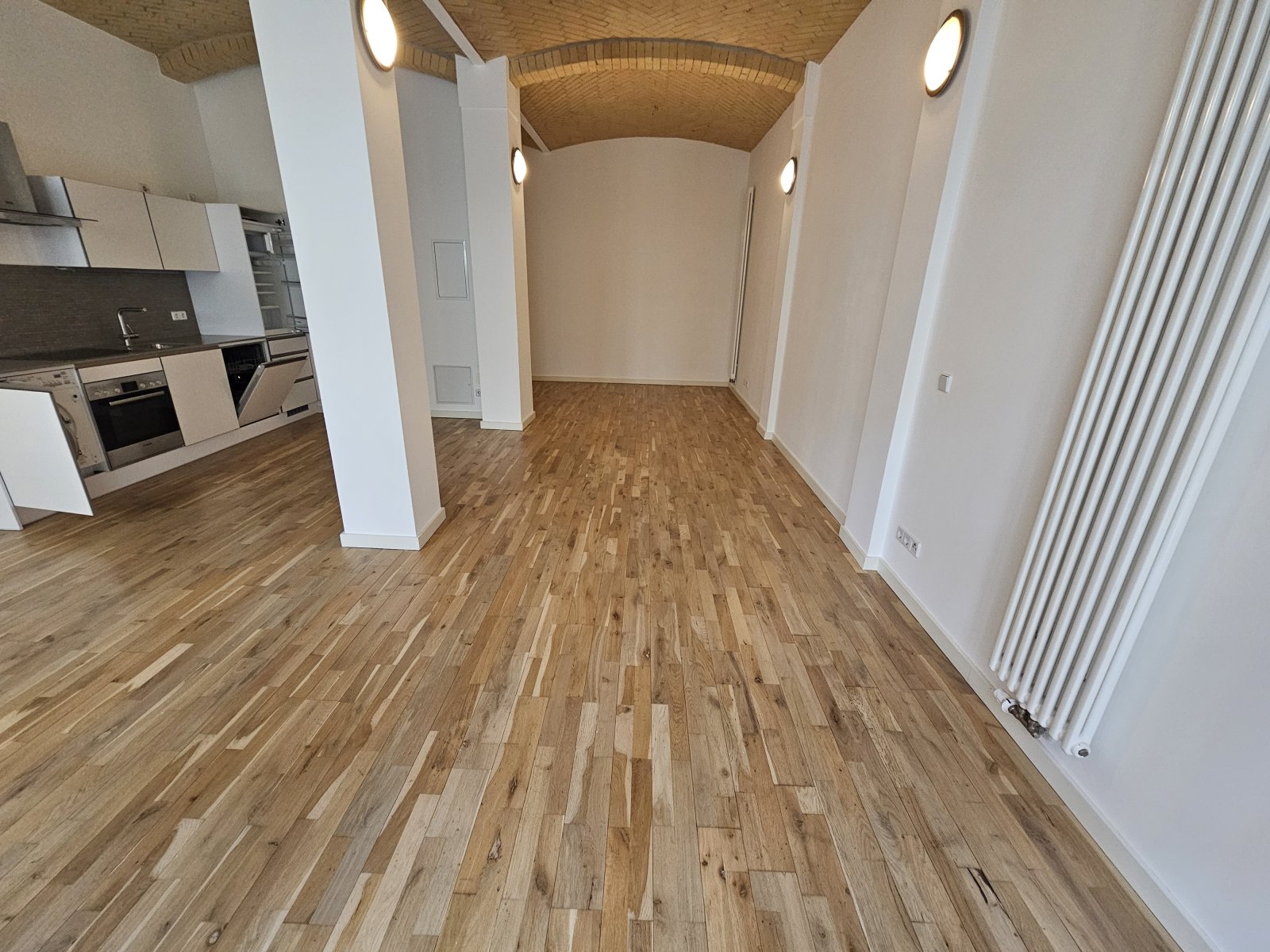 1 geräumiges Zimmer direkt in Mitte