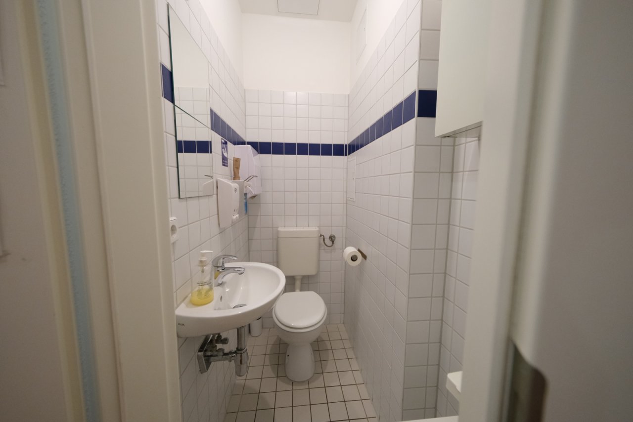 WC WC